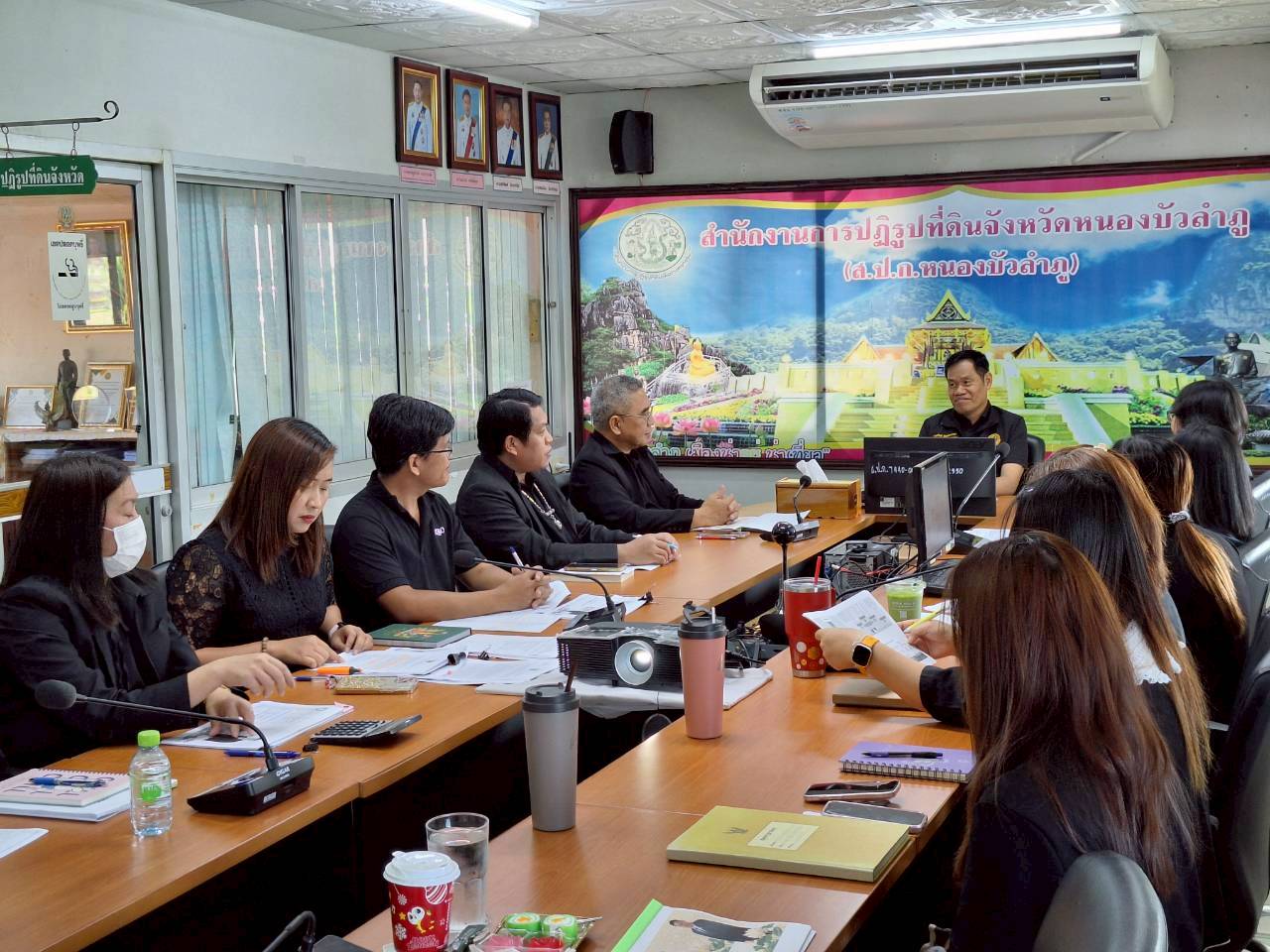 title - ผู้ตรวจราชการ ส.ป.ก. ประชุมตรวจราชการและติดตามความก้าวหน้าผลการดำเนินงานตามแผนการตรวจราชการของผู้ตรวจราชการสำนักงานการปฏิรูปที่ดินเพื่อเกษตรกรรม ประจำปีงบประมาณ พ.ศ. 2569 รอบที่ 1 เขตตรวจราชการที่ 10 จังหวัดหนองบัวลำภู 